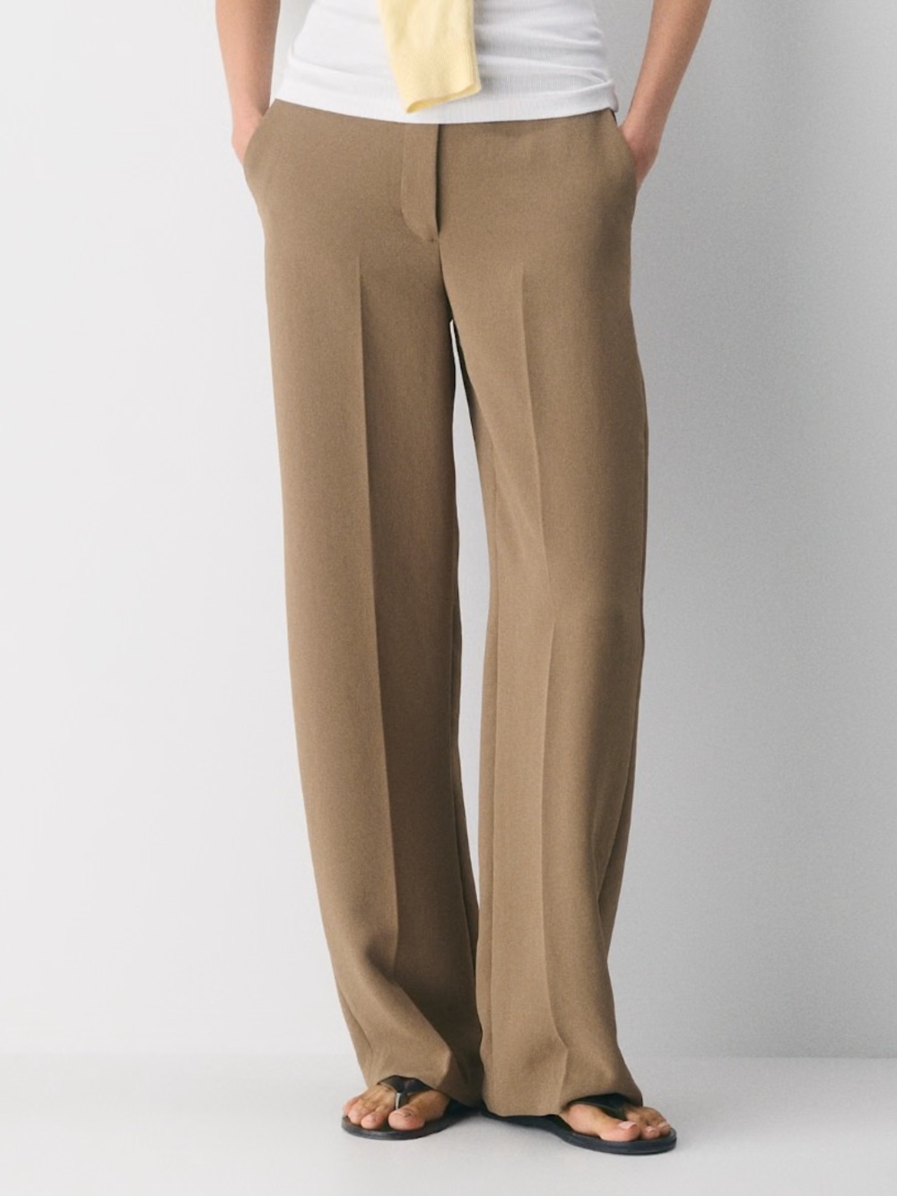 NWT Aritzia The Limitless Pant Crepette Short - Folio Brown